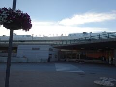 ほぼ定刻１８時３０分でストックホルム到着。気温１９度。寒いっす！！