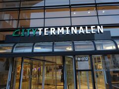 ちょうど１時間で中央駅のシティーターミナルに到着。