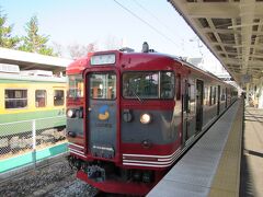 軽井沢駅にて。小諸行き普通列車。