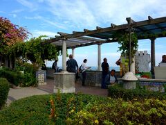 展望台のような所が見えたので市電を慌てて下車。
アルファマ地区のサンタ･ルジア展望台かと思う。