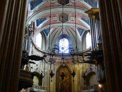 カテドラルの内部。
リスボンをイスラム教徒から奪回したアフォンソ･エンリケスの命により、
モスクの跡地に1147年から建設開始だって。