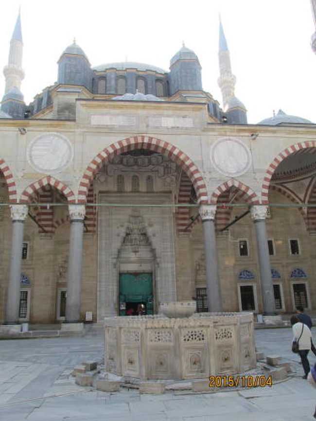 トルコ語　五角形の幾何学模様の本　建築家ミマール・シナンのモスク　デザイン トルコ語 五角形の幾何学模様の本 建築家ミマール・シナンの