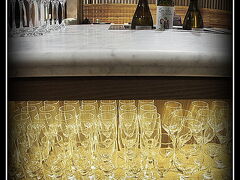 【サンパウロ・グァルーリョス（GRU）国際空港】

そうは言っても.....喰うものは.....プア～ですが......。