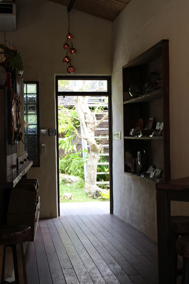 カウンターから裏に出れる様です