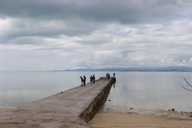 残念ながら引き潮みたいでした<br /><br />海側は雲が多い・・・