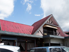 さて道はくねくねけっこう細い道も使いながら東海大学入口横にあるこちら「ごはん処まるでん」に到着です。

この写真は食事後帰る前にとったものですが、お昼時ともなるとすごいです、平日でも外に何グループか並んでいましたよ。少しだけ早めに伺って大正解でした^^。