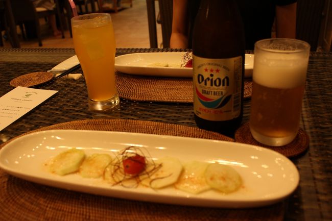 お楽しみの食事です<br /><br />前菜は<br />なんと　ヘチマです<br /><br />そして三ツ星オリオンビール！！