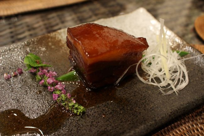 メインのアグー豚の角煮です<br />　<br /><br />トロトロです