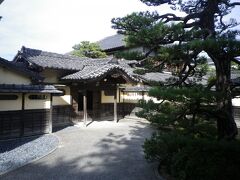 旧高取邸

炭鉱主として知られる高取伊好の邸宅跡。

なんと能舞台が家の中に。