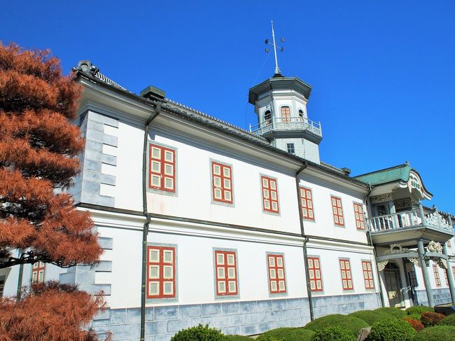 松本城から歩いて約10分。<br /><br />旧開智学校に来ました。<br /><br />入館料は300円。