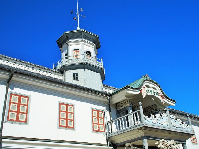 日本でもっとも古い学校なんだそうです。<br /><br />それにしても洒落た洋館風の建物ですね〜