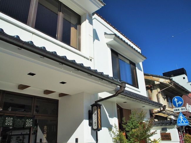 今日は日曜日なのに、人通りが少ない。