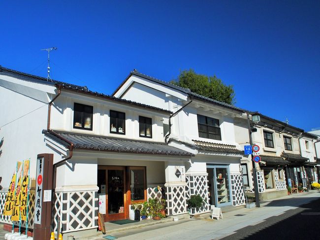 なまこ壁に青い空。城下町の松本ならではですね。