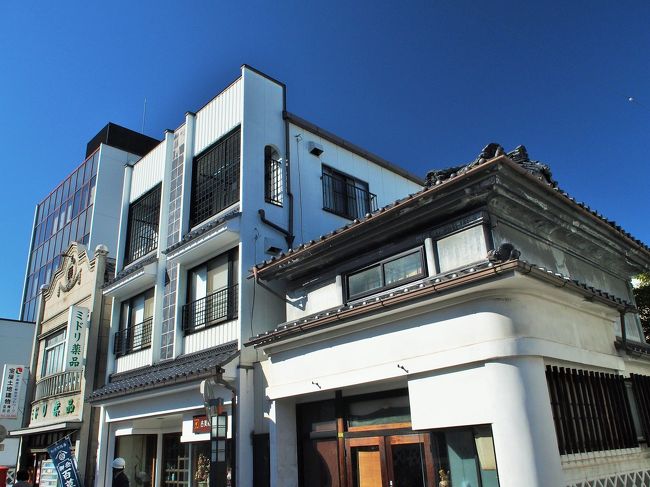 美味しい食事処やお土産工芸品などのお店が多くありました。