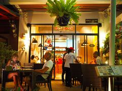 結局行きたかったレストランは、到着するとラストオーダーの時刻になってしまったので、トリップアドバイザーのカタエリア人気レストラン第１位（2015.8現在）の“Red Duck”で最後の晩餐を。