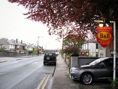 ２０時２０分、駅から１０分強歩いて、カレッジロード（College Rd.）に面するこの日の宿、カッパービーチゲストハウス（Copper Beech Guest House）に到着。

アゴダで予約したB&Bタイプのゲストハウスで、朝食付きで１泊45ユーロ（約6,300円、税込、宿泊料は直接宿に支払い）と、街なかのホテルよりも安く泊まれることから選択したものでした。