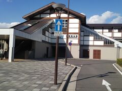 阪急嵐山駅からJR嵯峨嵐山駅までは20分以上ありますが、
のんびり散歩いたしました。
結構外国人がおられました。