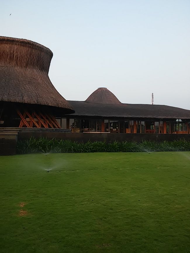 ダナンの宿泊先は、ナマンリトリート。<br />今年の春に開業したばかりの新しいリゾート。