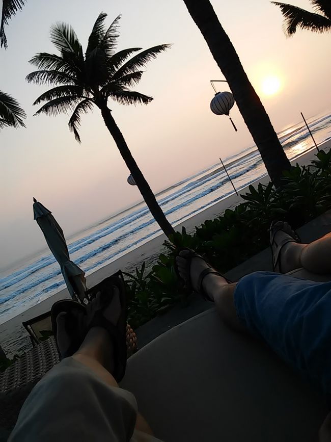 大きな丸いビーチソファーに寝転んで明けていくのを観察。