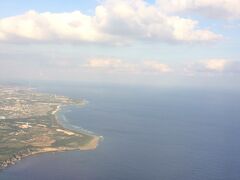 やっと沖縄島が見えてきました。