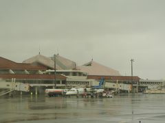 宮古空港到着です。

あ〜　雨〜？？
