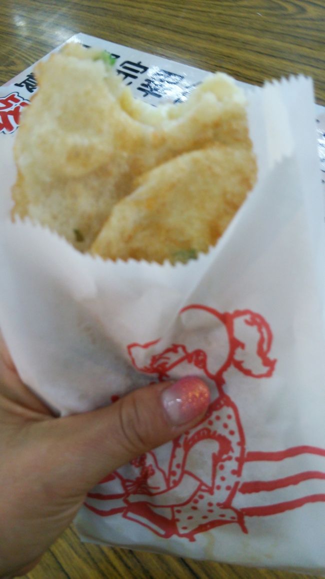 猫空の頂上屋台で腹ごしらえ<br />もちもちしておいしかったお好み焼きみたいの…