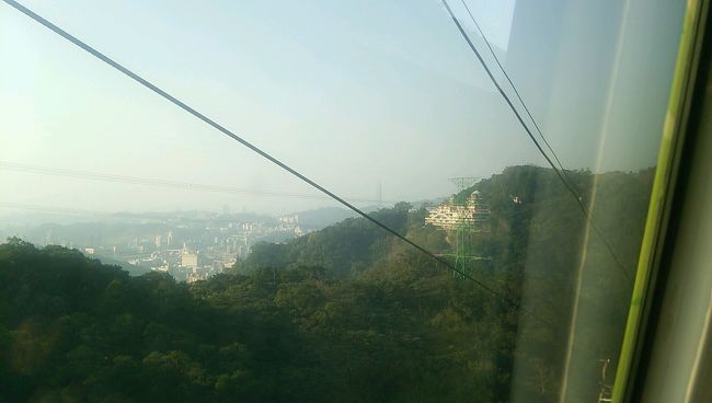 猫空ロープウェー<br />台湾のセレブ二人組と片言の英語で40分語り合い〜