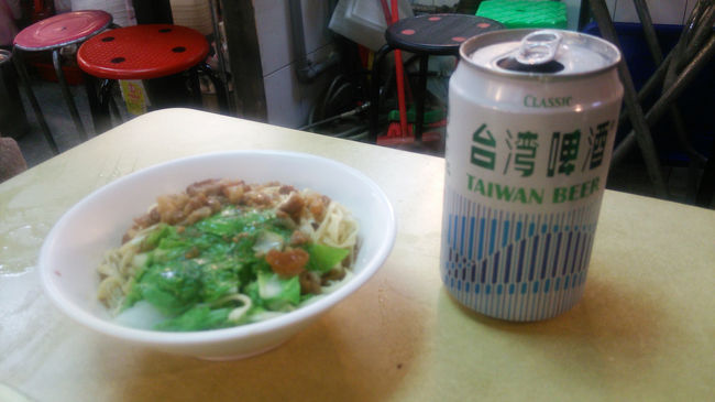 士林夜市の屋台郡の中でひときわ空いてる屋台にて<br />とびきりおいしかった〜