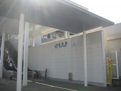 １０／１５（木）午後１時過ぎ頃、
ひたち海浜公園の最寄駅、勝田駅に到着！
勝田駅は綺麗な駅でした。新しいのかな？

東口にある公園行の２番バス乗り場に向かうと、
車内は既に満員！平日なのに・・・
仕方がないので、約２０分後の次のバスに乗ることにする。