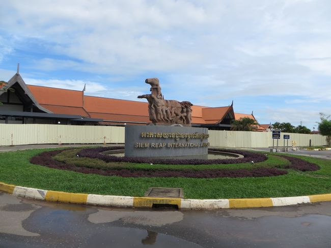 トゥクトゥク初乗車、初めての土地で不安を覚えながら、辺りをきょろきょろ。