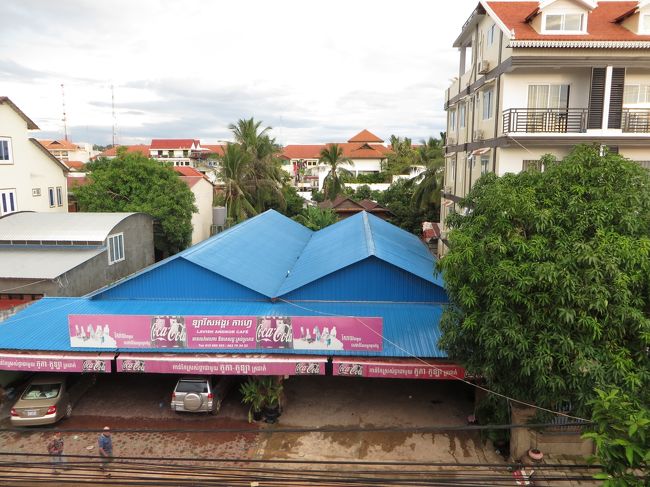 ３階から通りを望む。