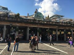 時間がないのでマーケットは素通りし、