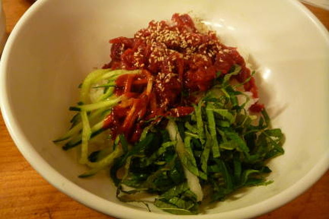 ユッケ丼は6000W。