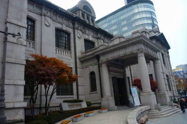 ソウル市薬令市を見たあと、地下鉄を乗り継いで貨幣金融博物館に行きました。