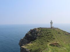 続いては大瀬崎灯台です。
映画”悪人”のロケ地で使われたことでも有名なスポットです。

駐車場から灯台までのルートはなかなか険しい道のりです。
真夏の炎天下の中歩くのは正直、しんどかった。。。