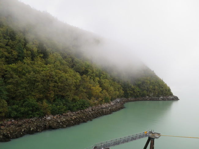 2015/9/17<br /><br />AM7にスキャグウェイに到着しました。<br />お天気は生憎の雨です。小雨がサラサラと降っています(ノД`)・゜・。<br /><br />身支度をして8時に12階に朝食を食べに行きました。