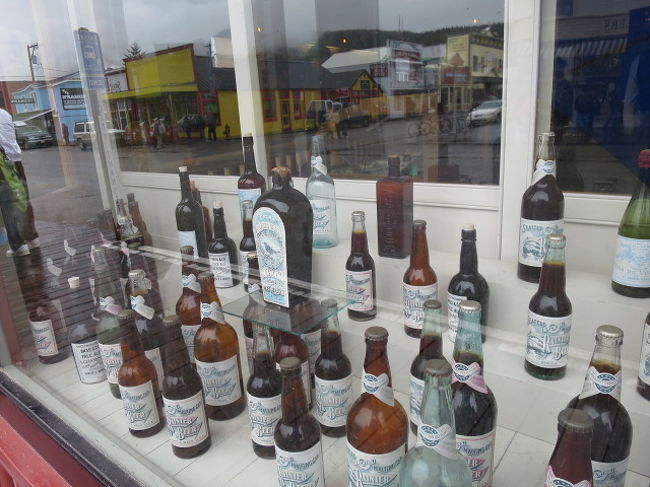 ゴールドラッシュの時代はこここのサロンでお酒を飲んでいたそうです。<br />ＭＡＳＣＯＴというお店。博物館になっていました。<br /><br /><br /><br /><br />