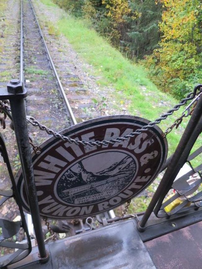 一番後ろの車両だったので外に出て線路を見ることもできました。<br />寒いのずっとはいられないし、譲りあって順番に景色を堪能します。<br />