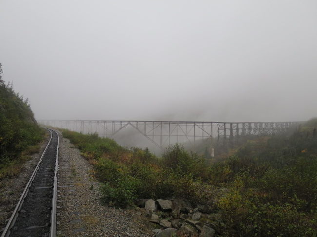 その昔に使われていた高架線です。<br />遠くにうっすら見えます。天気がよけれはもっとくっきり見えたのにな。<br />本当にこの列車のエクスカーションは残念でなりませんでした(ﾟдﾟlll)<br /><br />ガイドブックやらの写真がステキすぎます。