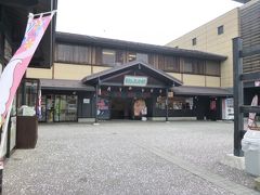 弘前城近くの「ねぷた村」に到着。

宿のプランで　チケット付きだったので、行ってみました。