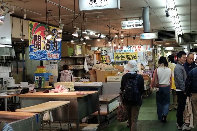 市場のなかを見学