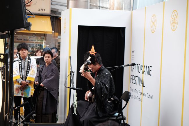 ふれあい広場では津軽三味線演奏家の山口晃司さんが<br />素晴らしい音色を響かしていました<br />