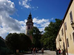城の塔

青空とペイントの城の塔のコントラストがステキだったんですけど、写真だとちょっと微妙ですね。