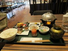 いよいよイベント本番、といっても竹明かりは夜なわけでなんとか時間をつぶさないといけません。

ホテルの朝食の後、荷物と車は預かって貰って駅前の商店街から散策再開です。