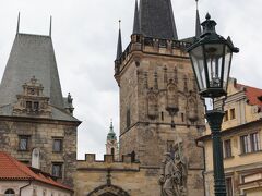 プラハ城側の橋の塔