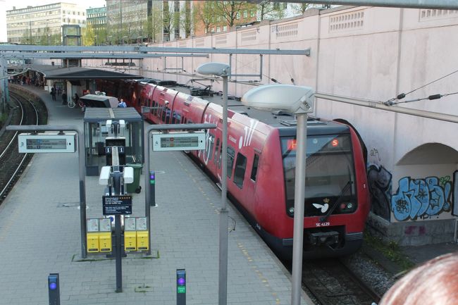 さて快速電車に乗ってクロンボー城に向かいます。<br />チケットはコペンハーゲンカードを使用。
