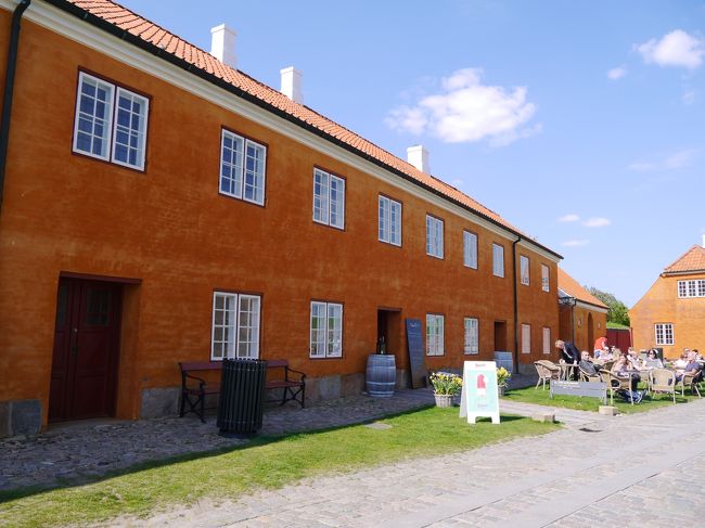 敷地内にあるカフェで休憩です。