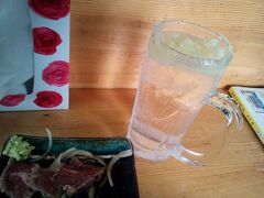 ココの名物 呑ミ星レモン（￥350？）。
間違っても「レモン酎ハイ」と頼んではいけません。
まぁ、そこから会話が広がったりもしますけど（笑