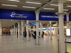 【1日目: 10/20 (火)】

9月のParisの旅に引き続き、今回の旅も始まりはこの駅からです。

前回と同じくNight Busで近くのEustonまで向かい、
そこからセントパンクラス駅まで歩きました。

5:45ぐらいに到着し、イギリスの出国手続きと
フランスの入国手続きを済ませました。
相変わらずスムースに入出国手続きができたので
良かったです。

それから6:40頃までのんびりと待合室で過ごし、
6:50発Brussels行きのEurostarに搭乗しました。