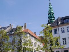 世界初の歩行者天国だったとか。
デパートやショップ、カフェなどなどとにかく賑やかで楽しい通りでした。